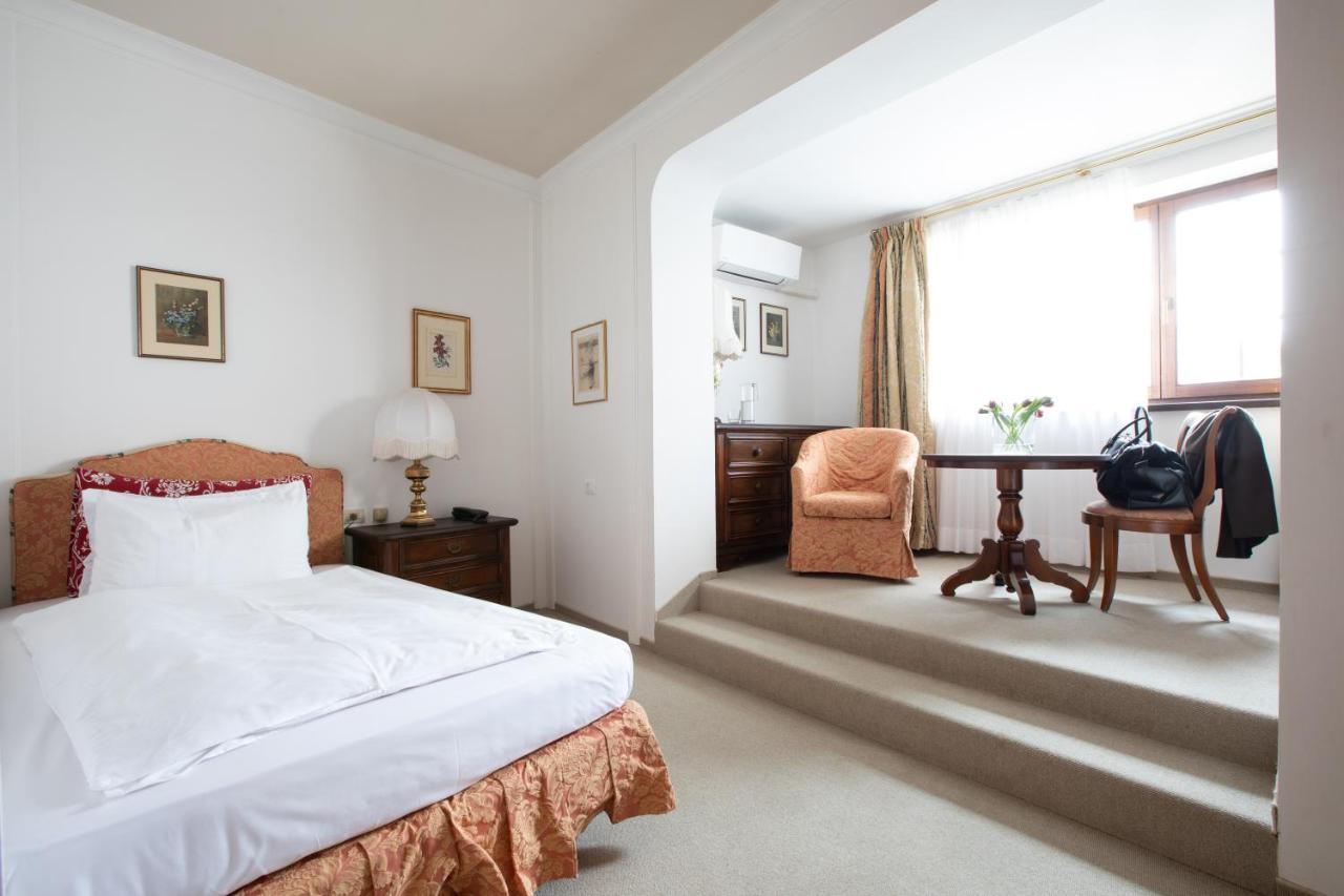 Hotel Castel Rundegg (Adults Only) เมราโน ภายนอก รูปภาพ