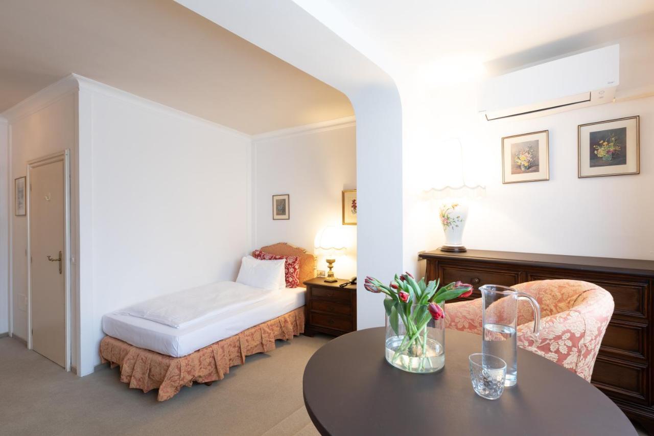 Hotel Castel Rundegg (Adults Only) เมราโน ภายนอก รูปภาพ