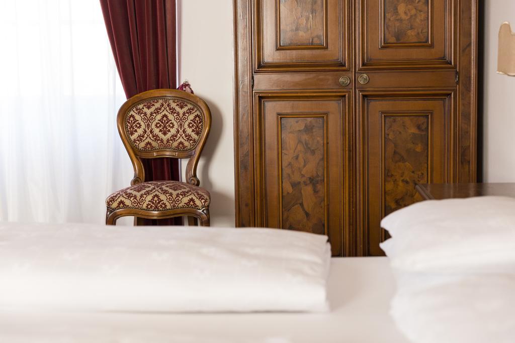 Hotel Castel Rundegg (Adults Only) เมราโน ภายนอก รูปภาพ
