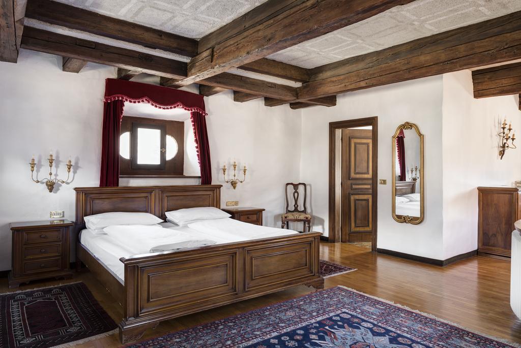 Hotel Castel Rundegg (Adults Only) เมราโน ภายนอก รูปภาพ