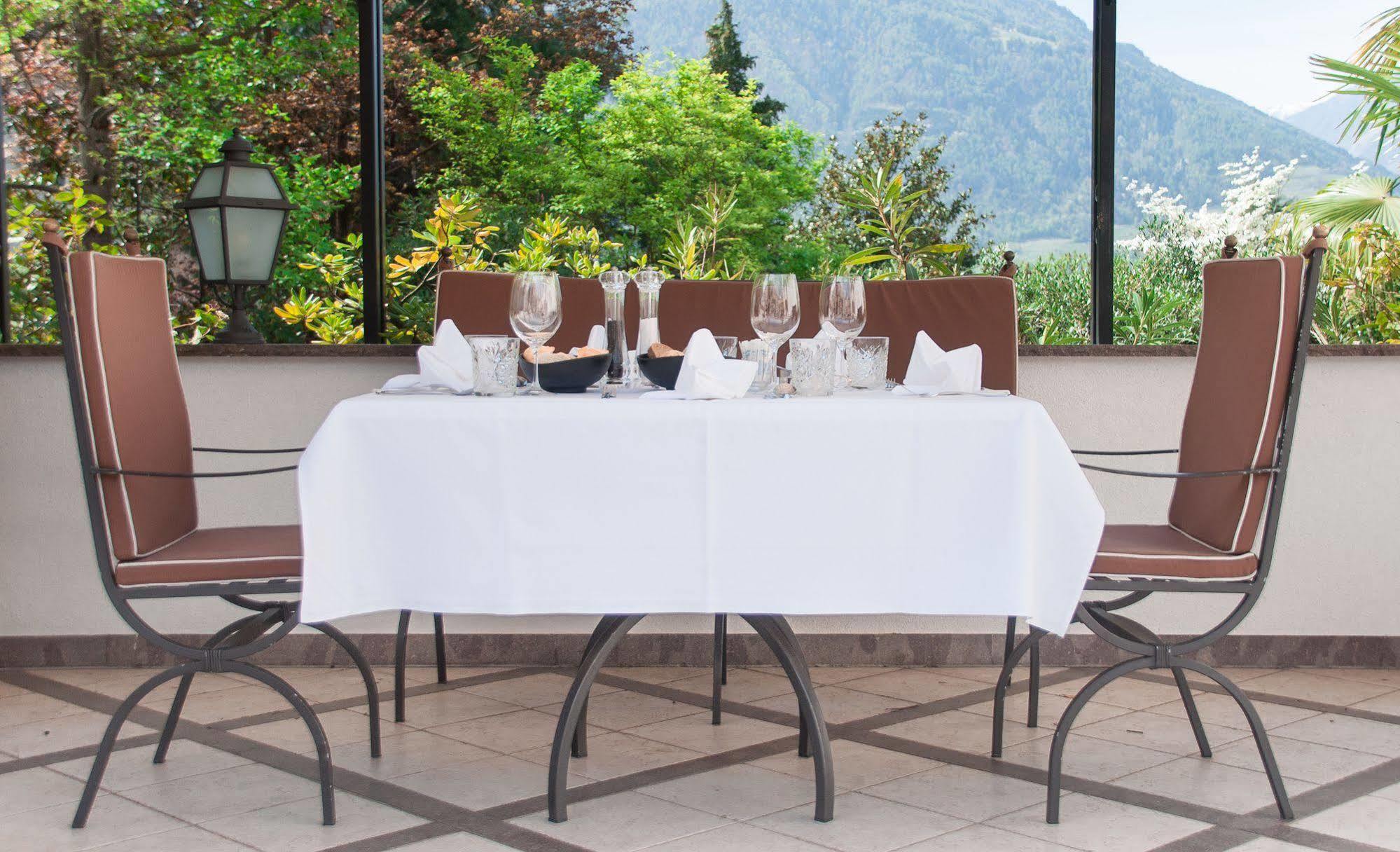 Hotel Castel Rundegg (Adults Only) เมราโน ภายนอก รูปภาพ