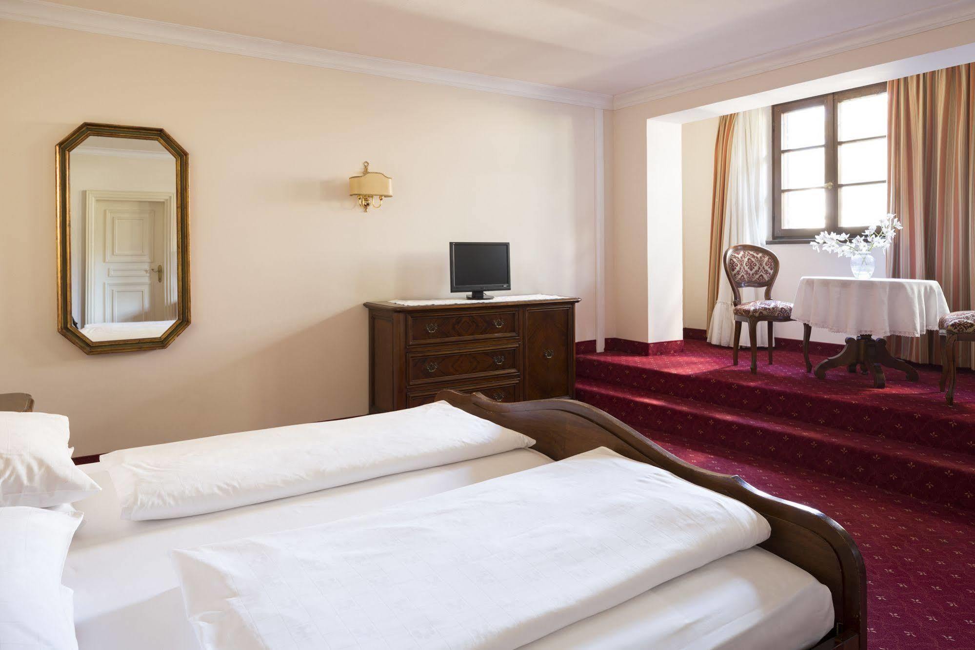 Hotel Castel Rundegg (Adults Only) เมราโน ภายนอก รูปภาพ